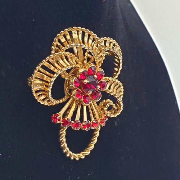 Red Rhinestone Brooch Twisted Wire Ribbon Bow Pin Pendant Vintage 1960s - Picture 2 of 7